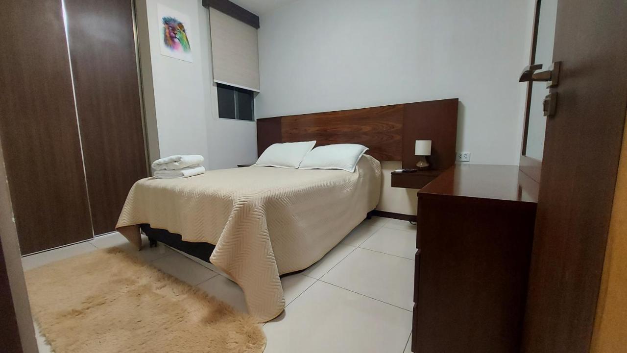 سانتا كروز دي لا سي Hermoso Y Unico Apartamento Moderno, En Pleno Centro De Santa Cruz, Con Netflix Wi-Fi De 60 Mb, Estacionamiento Gratis Y Ac En Todos Los Ambientes المظهر الخارجي الصورة