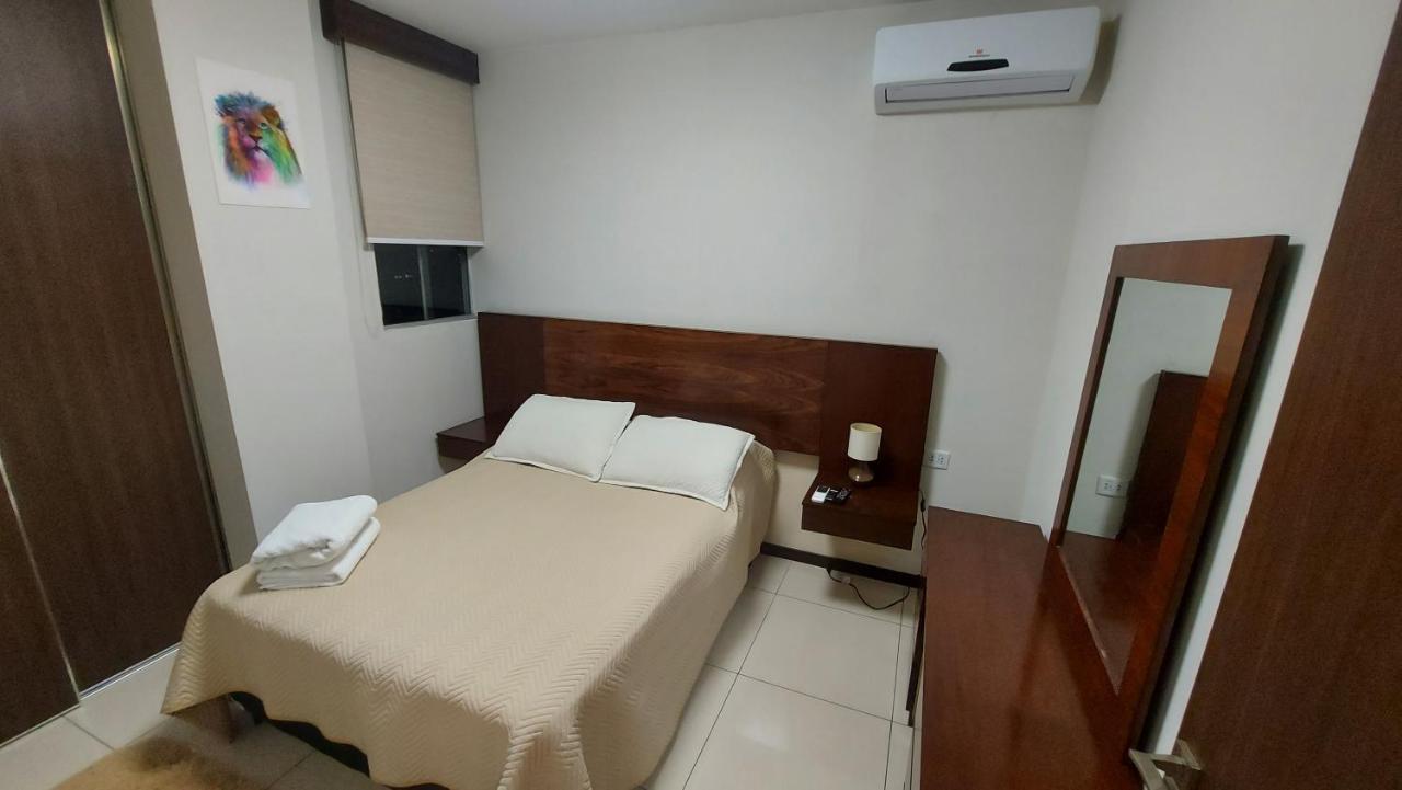 سانتا كروز دي لا سي Hermoso Y Unico Apartamento Moderno, En Pleno Centro De Santa Cruz, Con Netflix Wi-Fi De 60 Mb, Estacionamiento Gratis Y Ac En Todos Los Ambientes المظهر الخارجي الصورة