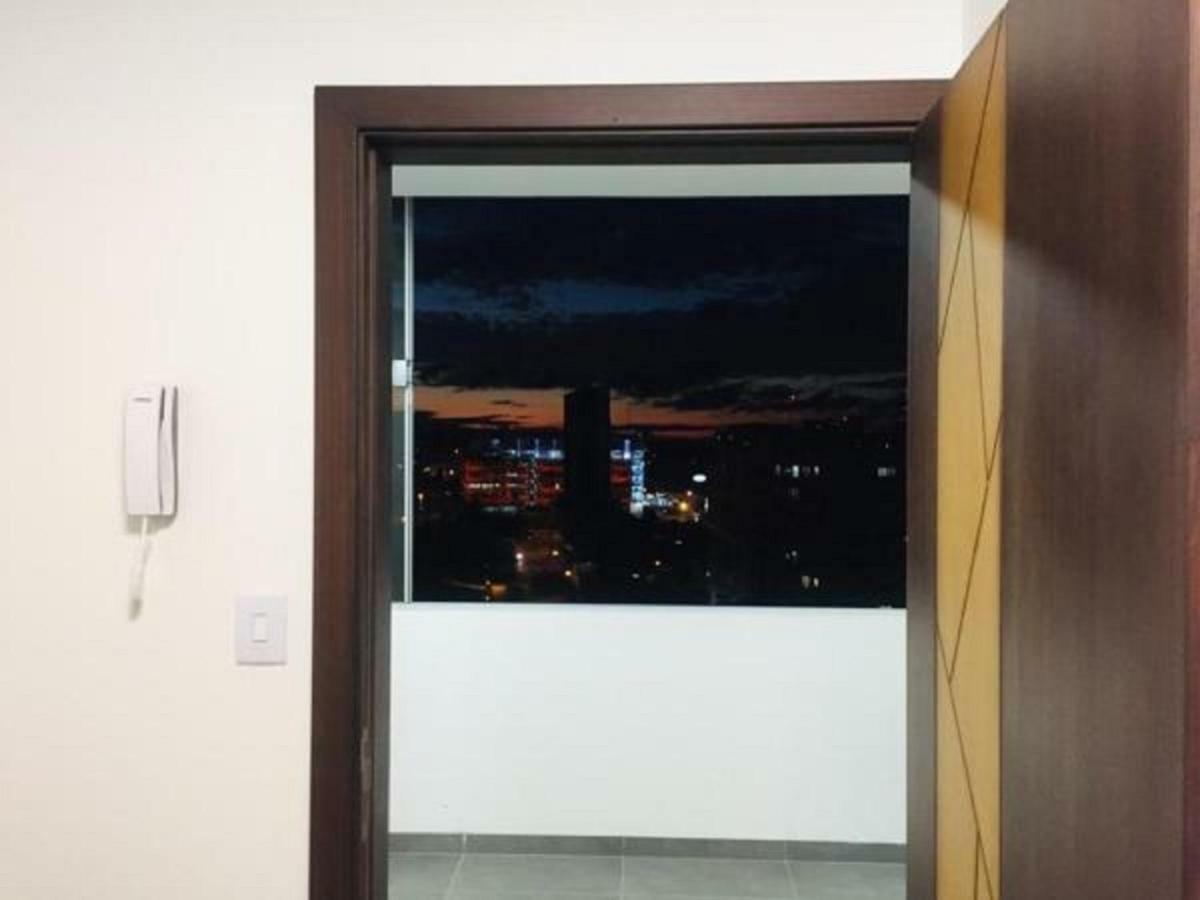 سانتا كروز دي لا سي Hermoso Y Unico Apartamento Moderno, En Pleno Centro De Santa Cruz, Con Netflix Wi-Fi De 60 Mb, Estacionamiento Gratis Y Ac En Todos Los Ambientes المظهر الخارجي الصورة